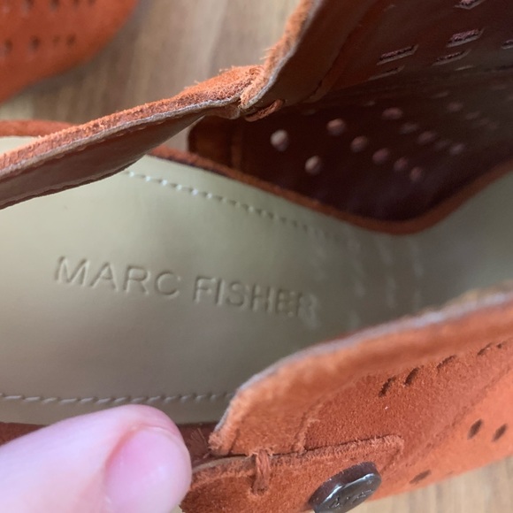 Marc Fisher Casha Womens 7 Burnt Orange Perforated Peep Toe 3” Block Heel -Flaw - Picture 11 of 11